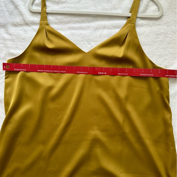 2/$30 Thyme Maternity Satin V-Neck Cami, Large - Picture 7 of 10